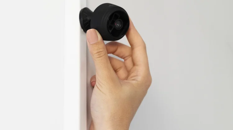 Menginap Lebih Aman, Kenali Tanda-Tanda Hidden Camera