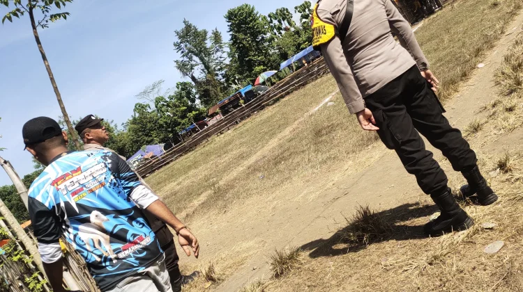 Warga Kunir Lumajang Gelar Tradisi Kerapan Kambing
