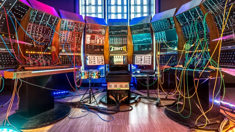 TONTO, Synthesizer Raksasa yang Wujudkan Imajinasi Stevie Wonder