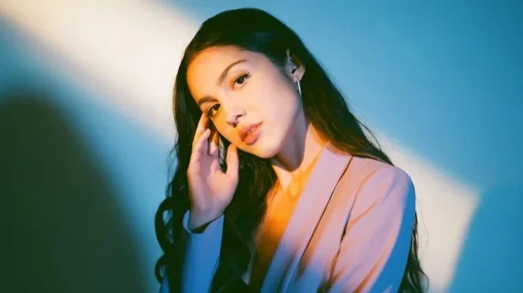 Tiga Album Olivia Rodrigo Gambarkan Perjalanan Emosional