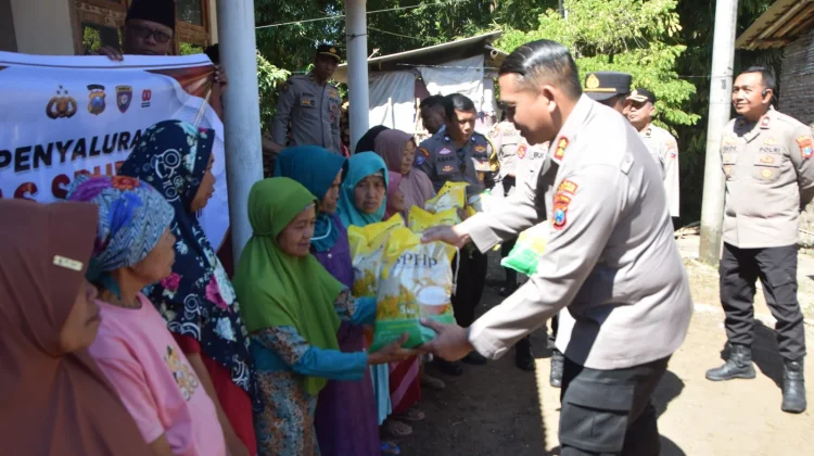 Polres Bondowoso Salurkan Bantuan Beras Kepada Warga Terpencil