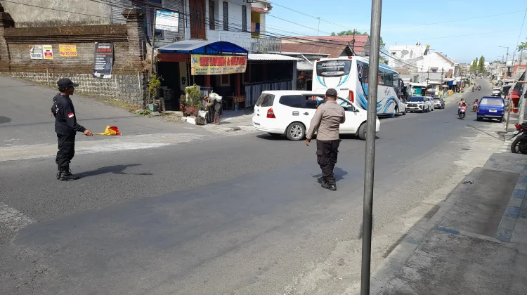 Ratusan Umat Hindu di Senduro Lumajang Gelar Piodalan