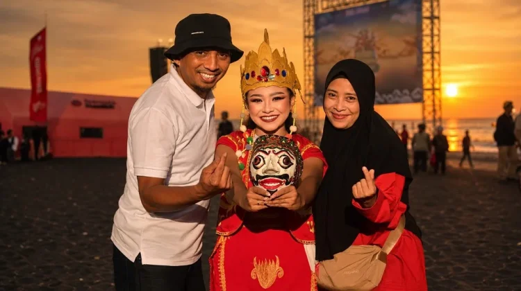 Topeng yang Menemukan Pewaris