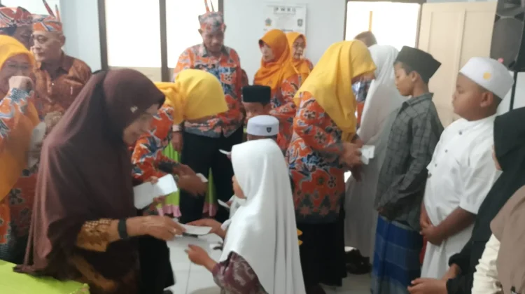 PWRI Lumajang Sambut HUT ke-64 dengan Santunan dan Bimtek MC