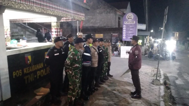 Ribuan Umat Hindu Ikuti Piodalan di Pura Mandara Giri Semeru Agung
