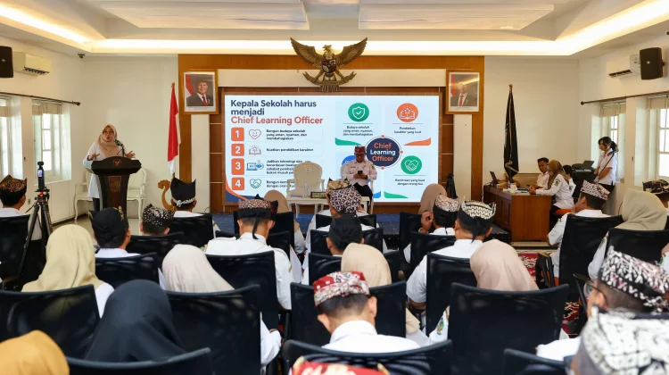 Bupati Ipuk Mutasi 42 Kepala Sekolah SMP Banyuwangi