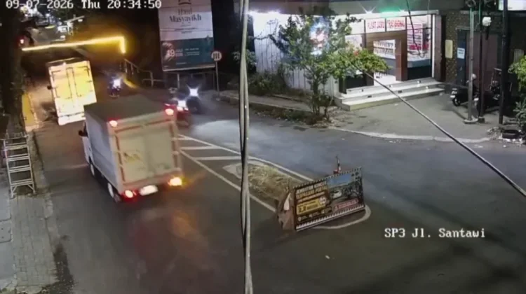 Portal Jembatan Koncer Rusak Ditabrak Kendaraan