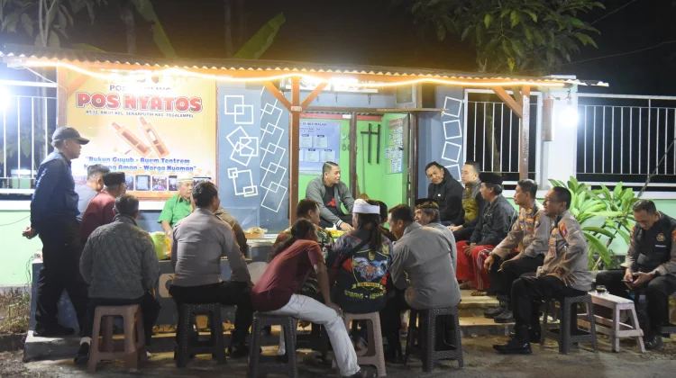 Perkuat Sinergitas Kamtibmas, Kapolres Bondowoso Sambangi Pos Kamling Sekarputi