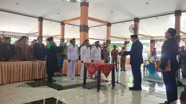 Bupati Lantik Tiga Kades PAW, Ini Pesannya