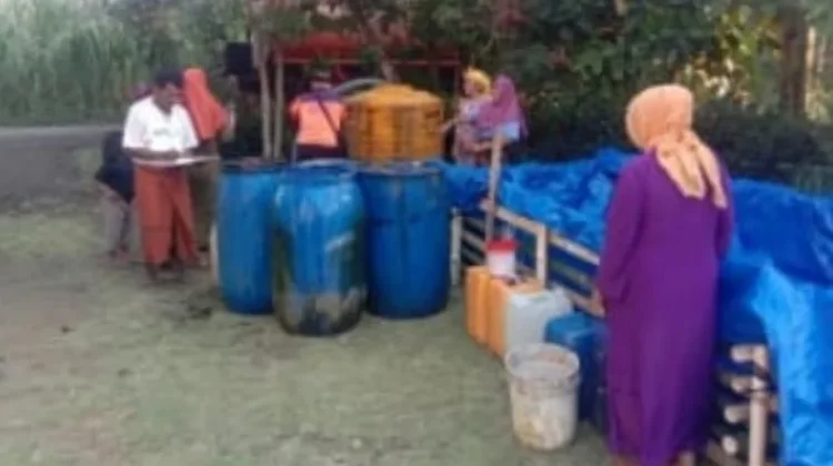 Warga Terdampak Kekeringan di Lumajang Mendapatkan Suplay Air Bersih