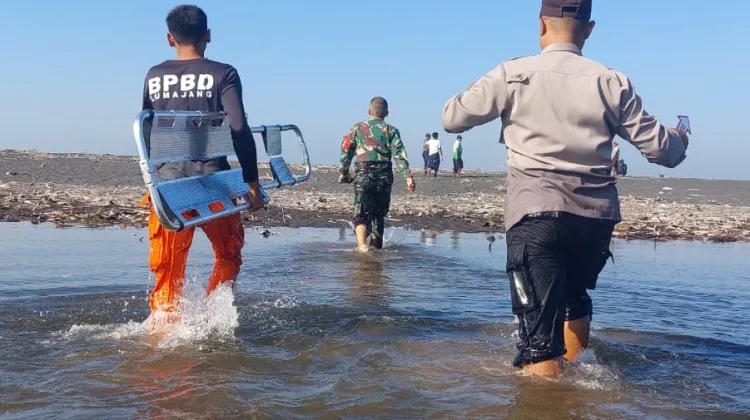 Para Nelayan dan Warga di Pesisir Pantai Selatan Diminta Waspada Ombak Tinggi