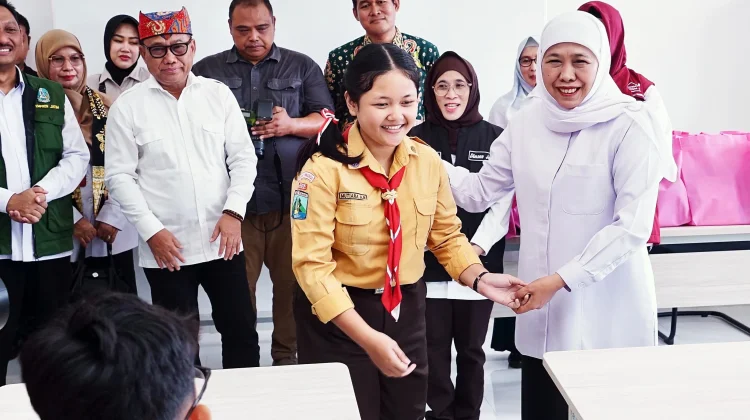 Khofifah Undang Siswi Sekolah Rakyat Banyuwangi Tampil di Grahadi