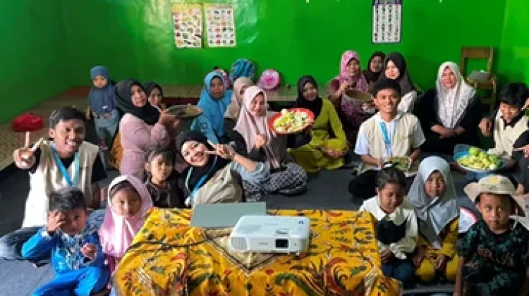 Mahasiswa KKN UIN Sunan Kalijaga Dorong Literasi Digital Keluarga di Jember