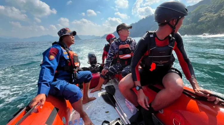 Kapal Nelayan Terbalik di Grajagan, Dua Korban Masih Dicari