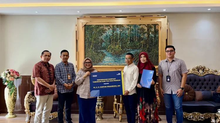 TASPEN Jember Antar Langsung Layanan Pensiun Kepada Sekda Banyuwangi