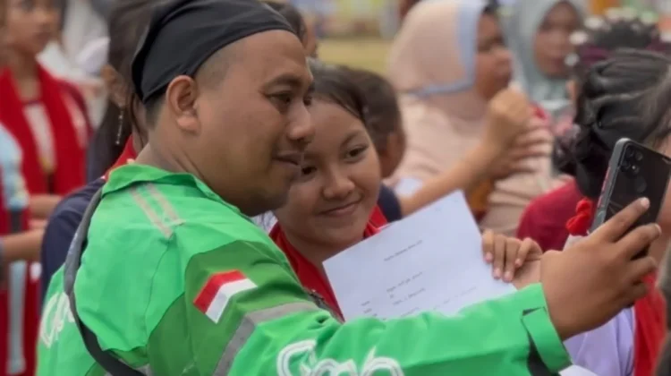 Ayah Ojol Rela Libur Demi Dampingi Anak Seleksi Gandrung Sewu
