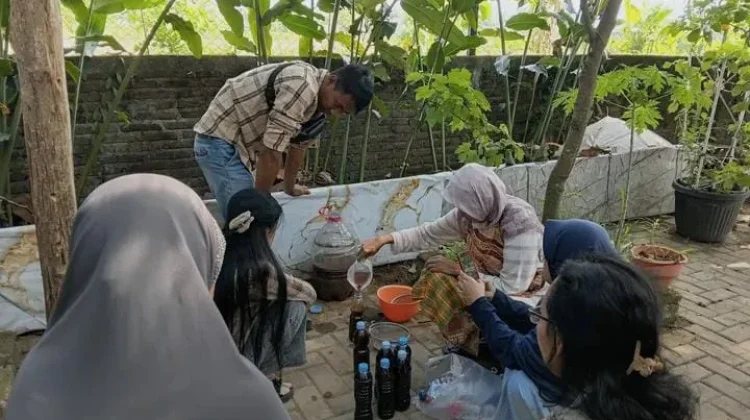 Kolaborasi Inklusif Edukasi Eco Enzyme Bersama Gerkatin Jember