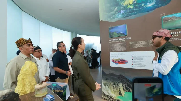Menpar Widhiyanti Putri Targetkan Geopark Ijen Pertahankan Green Card UNESCO