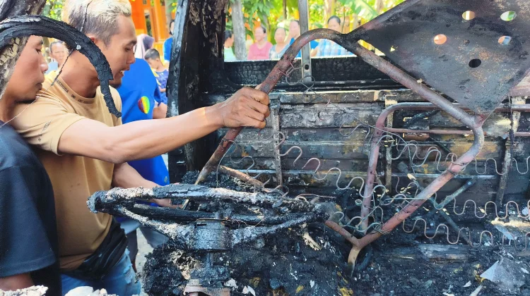 Isi Bensin Saat Mesin Mobil Menyala, Api Bakar Mobil dan Merembet ke Rumah