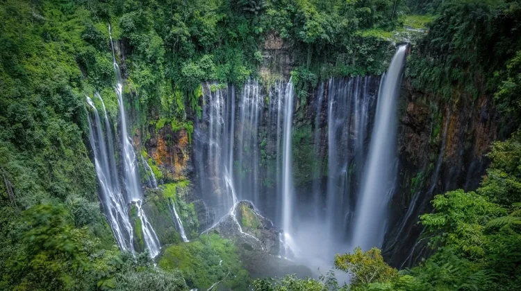 Tumpak Sewu Utamakan Keselamatan,Wisatawan yang Kelelahan Dibantu Naik Gratis