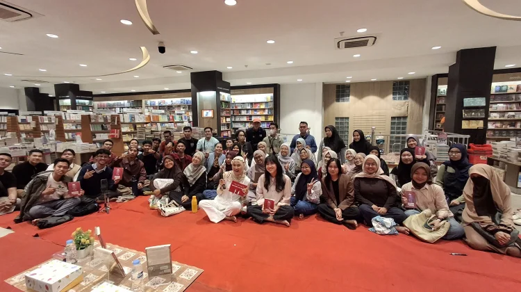 Booktalk Breaking the Ceiling, Ajak Masyarakat Berani Wujudkan Mimpi