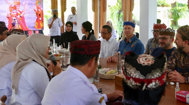 Banyuwangi Perkuat Transformasi Sampah Lewat Dukungan Clean Rivers UEA