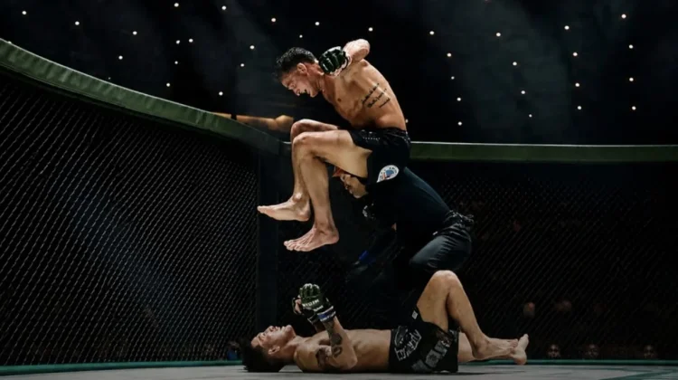 Aksi Brutal Sabatello: Double Face Stomp sebelum Wasit Hentikan Laga