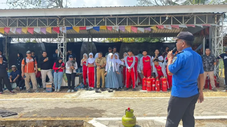BPBD dan Damkar Bondowoso Latih Warga Tapen Tanggap Kebakaran
