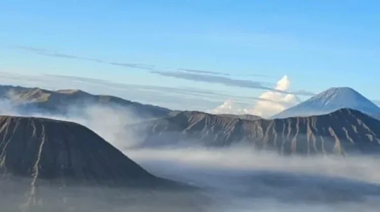 Akses Bromo via Malang dan Lumajang Ditutup akibat Kebakaran Hutan