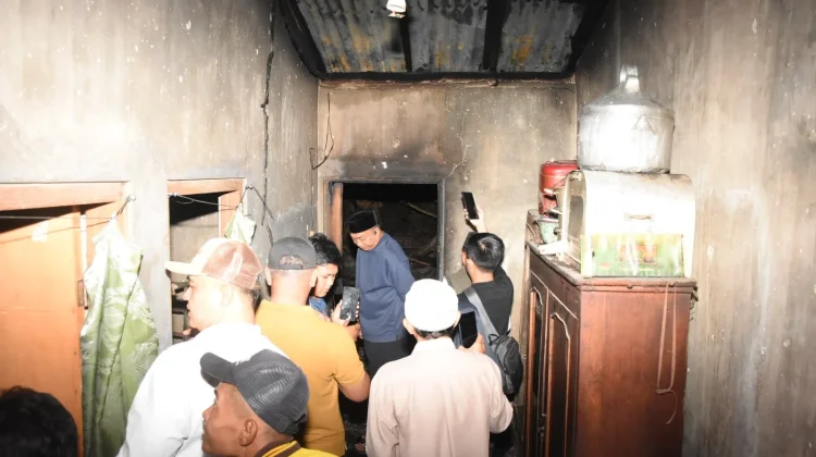 Pemkab Situbondo Siap Membangun Tiga Rumah yang Hangus