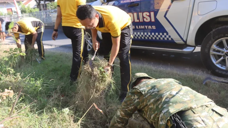 Jumat Bersihkan Lingkungan, Sambut Hari Kemerdekaan RI ke-81