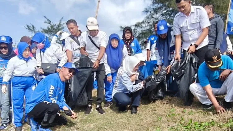 Partai Demokrat Banyuwangi Ajak Kader Jaga Lingkungan Pesisir