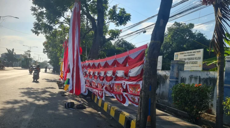 Penjual Atribut Kemerdekaan Mengaku Sepi Pembeli
