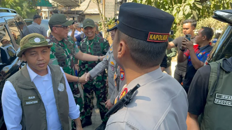 Menteri Kehutanan Pantau Kawasan Kebakaran di TNBTS