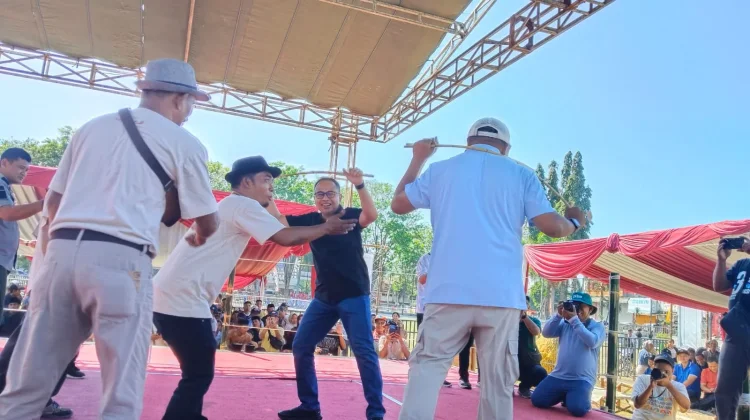 Dandim dan Bupati Jadi Laga Pembuka Pertandingan Ojhung
