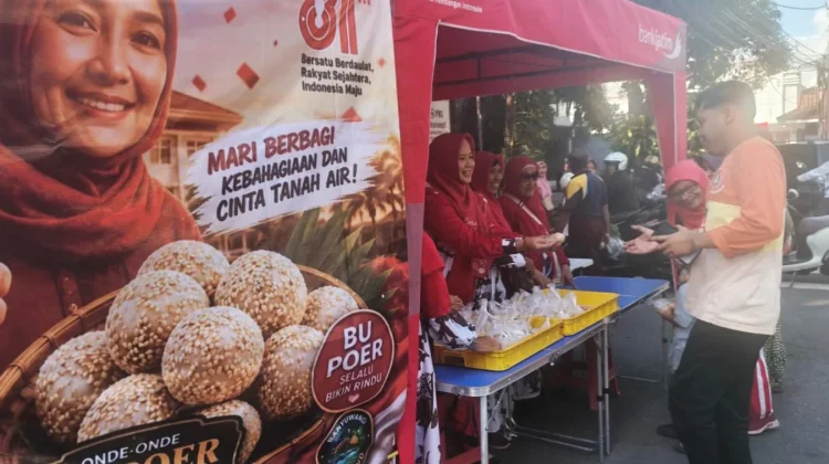 Poernomowati Bagikan 1.081 Onde-Onde Sambut HUT RI