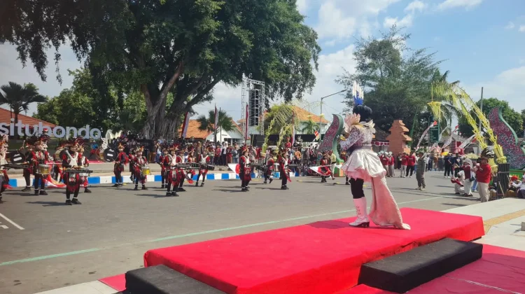 Karnaval Budaya di Situbondo, Menampilkan Pakaian Adat Nusantara