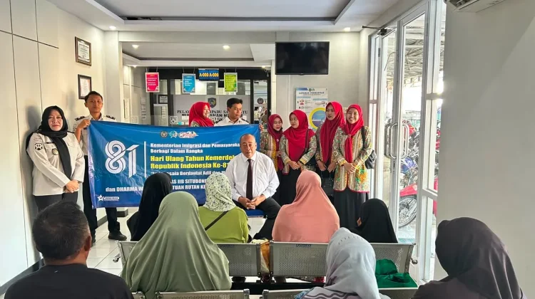 Rutan Situbondo Bagikan Puluhan Paket Sembako Hari Kemerdekaan