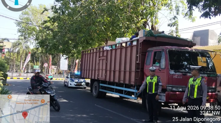 Satlantas Tertibkan Parkir Liar di Kawasan Keramaian