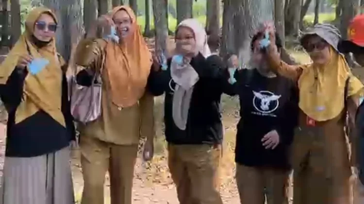 Petugas dan Petani Terus Tangani Serangan Hama Monyet di Lumajang