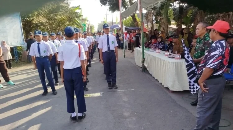 Siswa Didik di Tekung Lumajang Ikuti Gerak Jalan Kreasi