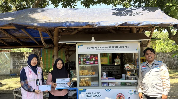 Hari Kemerdekaan: PLN Berikan Gerobak kepada Pelaku UMKM