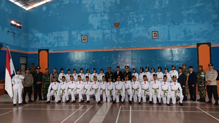 Puluhan Anggota Paskibra Kecamatan Pasirian Dikukuhkan