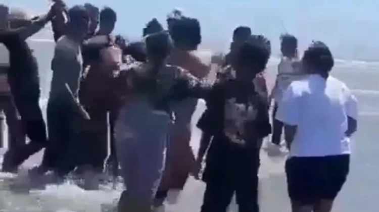 Siswa MI Meninggal Terseret Ombak saat Latihan
