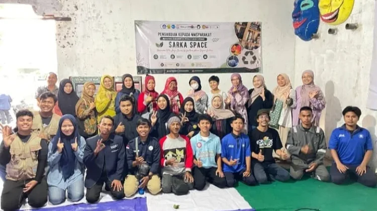 Sarka Space Ubah Limbah Tutup Botol Plastik Menjadi Gagang Alat Pertanian