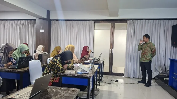 Guru MA di Jember Dilatih Buat Media Pembelajaran Digital Bernilai Ekonomi