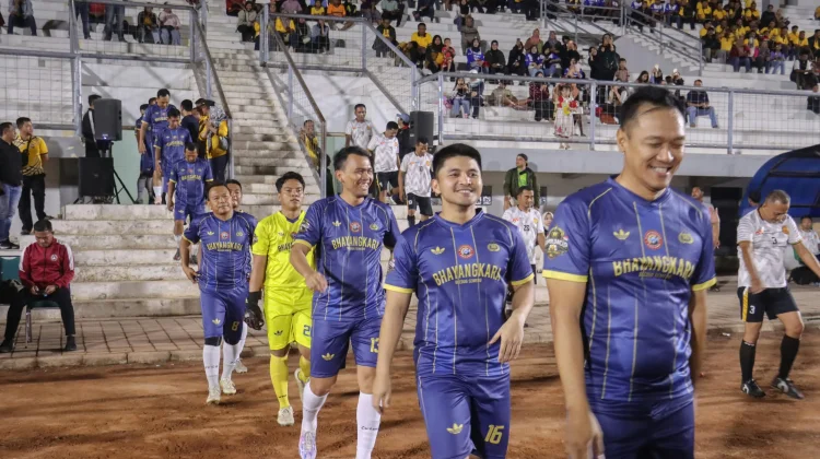 Laga Persahabatan Polres vs PKDI Lumajang Berakhir 2-1