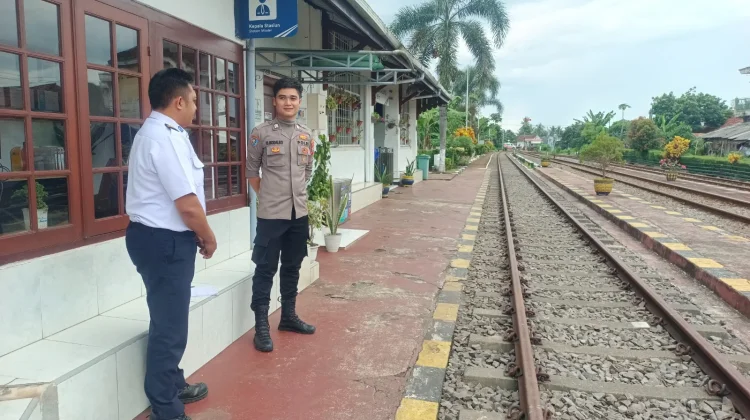 Sinergitas Polri di Lumajang Bersama KAI Tingkatkan Layanan Masyarakat