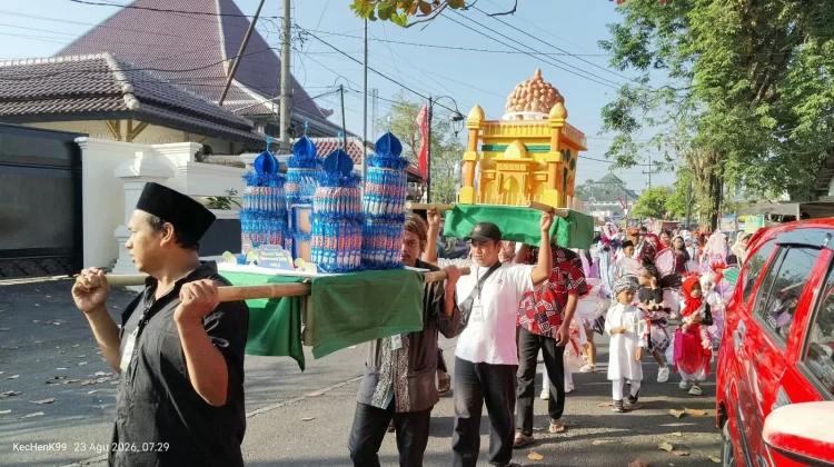 Semarak Kirab Kemerdekaan dan Maulid Nabi di Jember