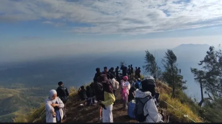 Pesona Gunung Carenge Jadi Primadona Baru, Masih Ditutup